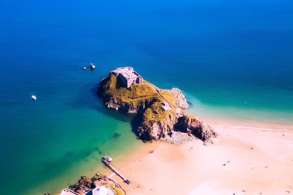 The Bothy Near Tenby, Big Projector Screen, Four-Poster Bed, On-Site Hot Tub Access Via Spa Pack, Breakfast Buitenkant foto