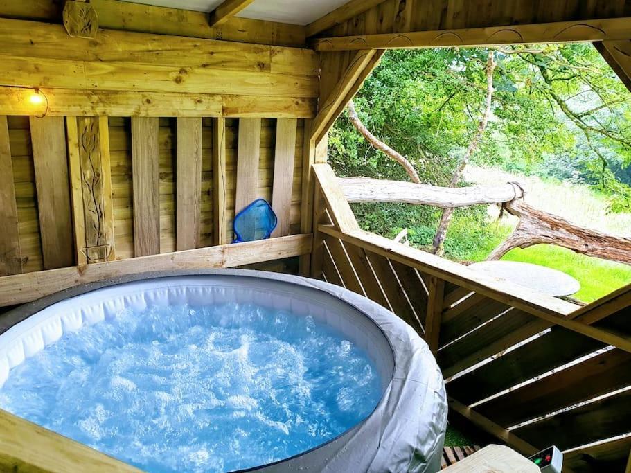 The Bothy Near Tenby, Big Projector Screen, Four-Poster Bed, On-Site Hot Tub Access Via Spa Pack, Breakfast Buitenkant foto