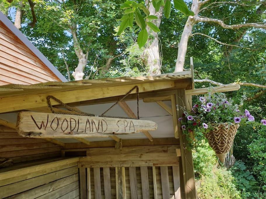 The Bothy Near Tenby, Big Projector Screen, Four-Poster Bed, On-Site Hot Tub Access Via Spa Pack, Breakfast Buitenkant foto